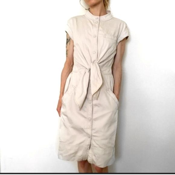 Marc Jacobs Dresses & Skirts - Marc Jacobs Cream/Tan Snap Front Tie Waist "trench" dress Size 4 Classy